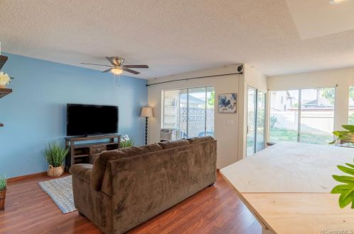 87346 Kulahanai St, Nanakuli, HI 96792-3374