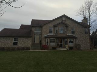 625 Kresswood Dr, Volo IL 60050-6438 exterior