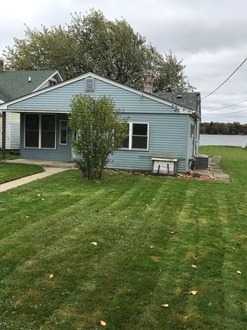 22995 Lake Shore Dr, Antioch, IL 60002-8754