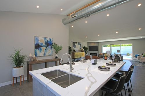 1330 Racquet Club Rd, Palm Springs, CA 92262-2318