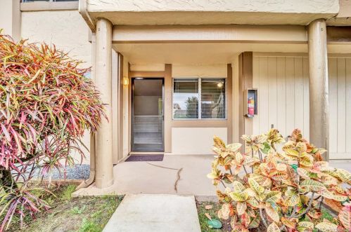 575 Hahaione St, Honolulu, HI 96825-1405