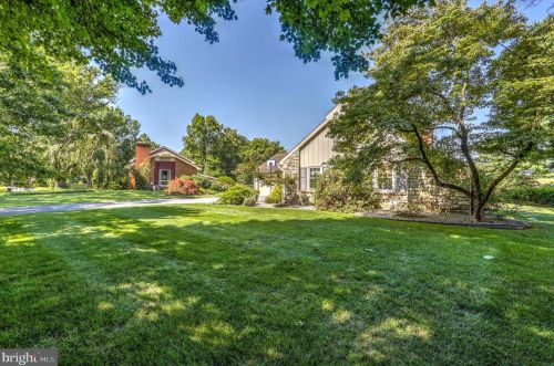 1220 Country Club Dr, Lancaster PA  17601-5208 exterior