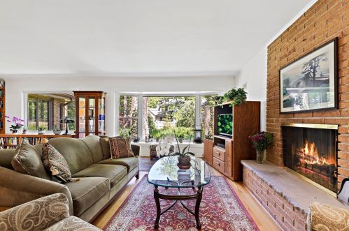645 Arbor Ln, Glenview, IL 60025-3423