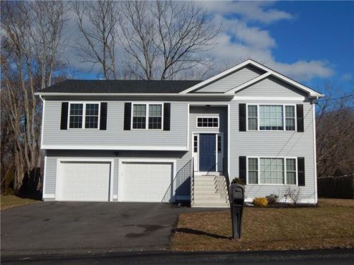 17 Ostend St, Providence, RI 02919-3747