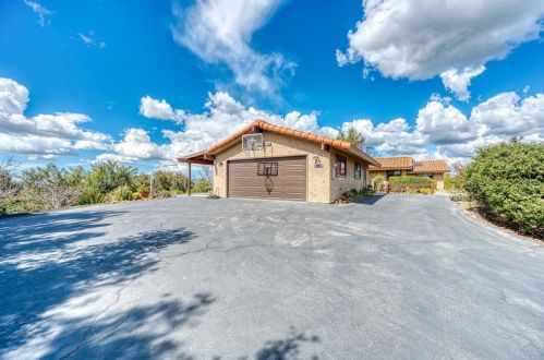 30138 Disney Ln, Vista, CA 92084-1230