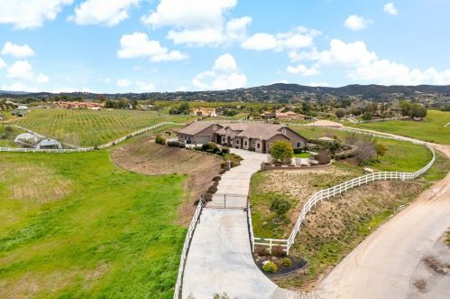39470 Calle Anita, Temecula, CA 92592-8385