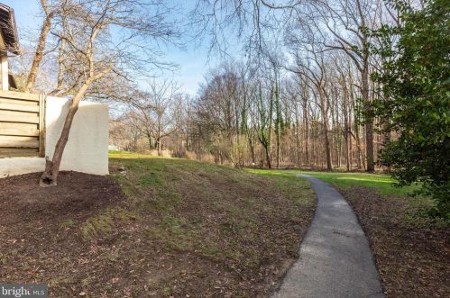 5689 Harpers Farm Rd, Columbia, MD 21044-2041