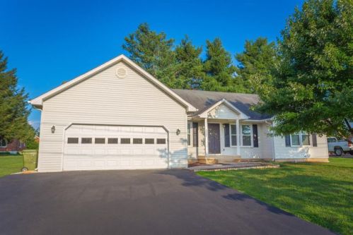 2004 Plum St, Salem, VA 24153-6109