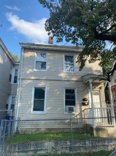 30 8th St, Paterson, NJ 07506-3832