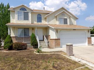 8706 Pebble Crest Way, Taylorsville UT  84081-4879 exterior