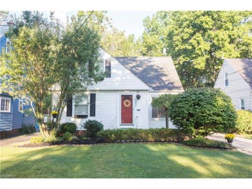 1752 Edgefield Rd, Cleveland OH  44124-2851 exterior