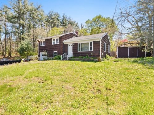 11 Willow Dr, Richmond, RI 02832-1640