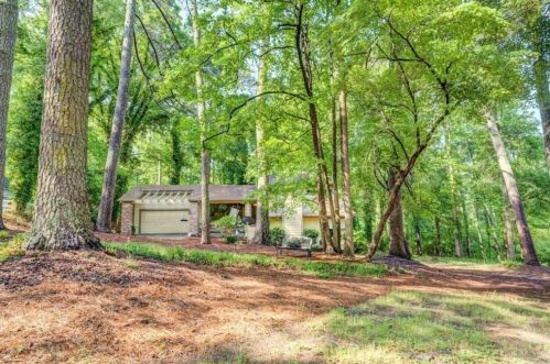 1817 Laurel Ridge Dr, Conyers, GA 30094-6112