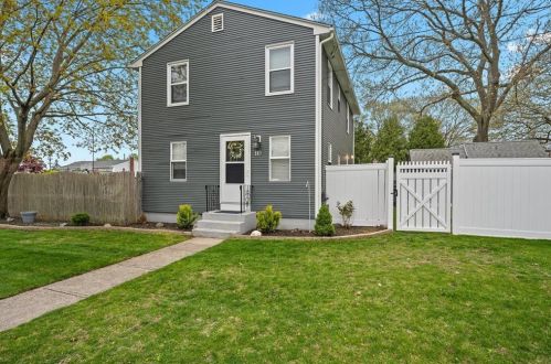 110 Whitford St, Warwick, RI 02889-8039