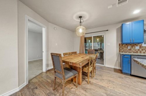 8408 Dixon Dr, Austin TX  78745-7515 exterior