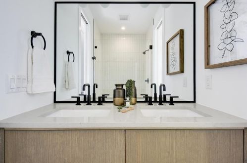 4907 Delores Ave, Austin TX  78721-2107 exterior