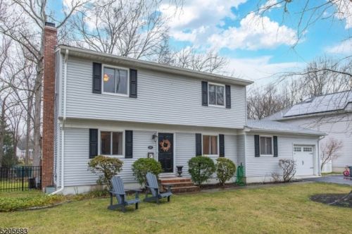 107 Chaucer Dr, Berkeley Heights, NJ 07922-1871