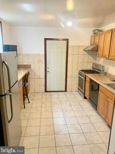 2028 4th St, Philadelphia, PA 19122-1509