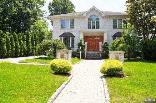44 Bennett Rd, Teaneck, NJ 07666-5543