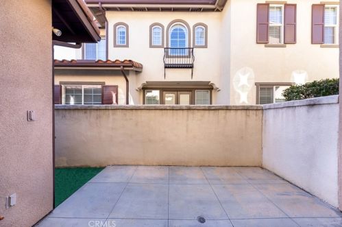 37 Secret Gdn, Irvine CA  92620-4804 exterior