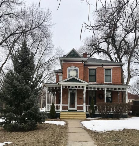 516 Pine St, Yankton, SD 57078-4037