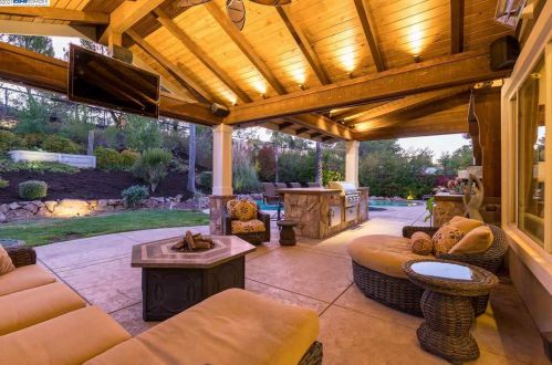 8250 Regency Dr, Pleasanton, CA 94588-3144