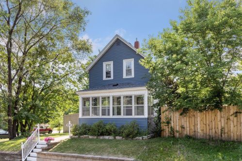 993 Albemarle St, Saint Paul, MN 55117-5147