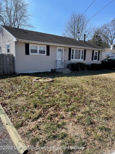 18 Lake Ave, Island Heights, NJ 08732-7794