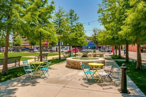 1544 Jackson St, Carrollton TX 75006-6255 exterior