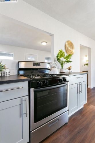 1570 Plz Dr, San Leandro CA 94578-1968 exterior