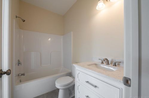 175 Ridgewood Rd, Middletown, CT 06457-1932