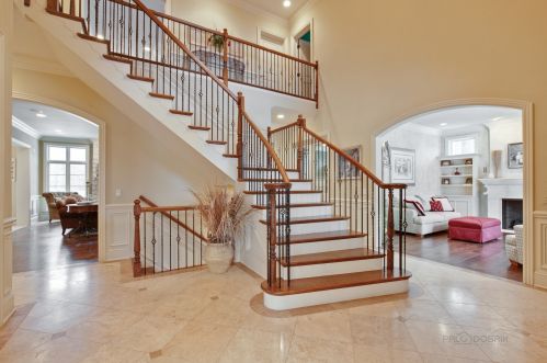37 Cumberland Dr, Half Day, IL 60069-3111