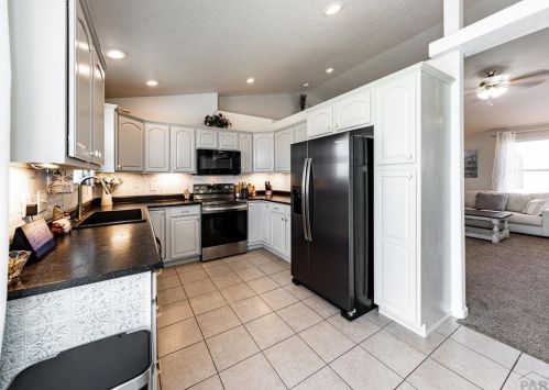 575 Fredonia Dr, Pueblo CO  81007-5304 exterior