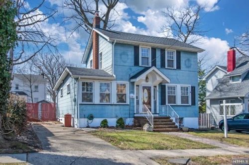 68 Franklin Ave, Hasbrouck Heights, NJ 07604-1202