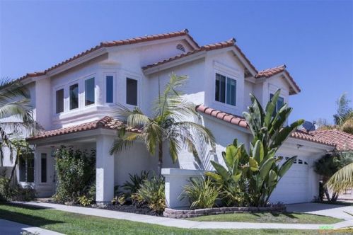 2040 Redwood Crst, Vista CA  92081-7338 exterior