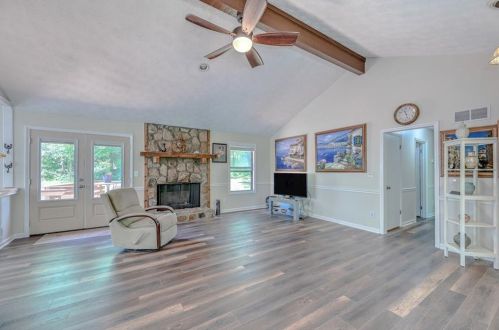 136 Bramble Oak Dr, Holly Springs, GA 30188-4741