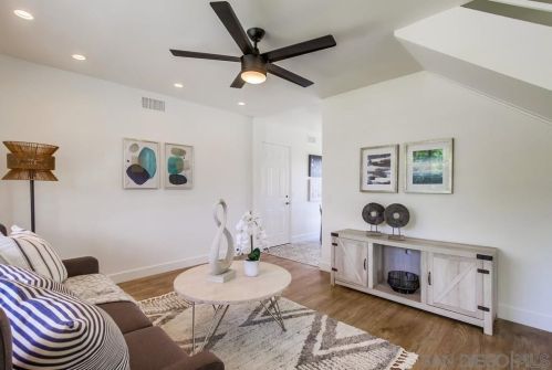 1376 Darwin Dr, Oceanside CA  92056-6618 exterior