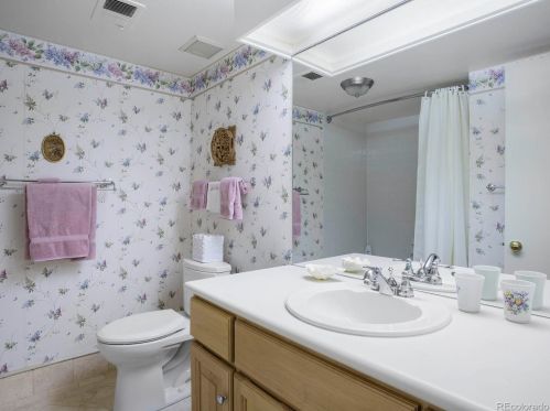 6439 Hinsdale Ave, Englewood CO 80112-1905 exterior