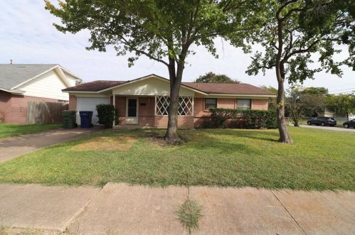 517 Bay Shore Dr, Garland TX  75040-5771 exterior