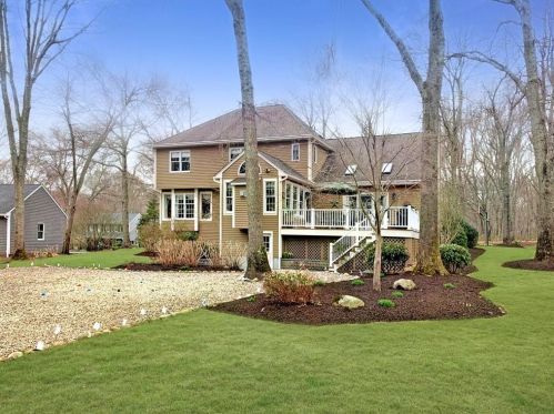 67 Wickham Rd, North Kingstown, RI 02852-3501