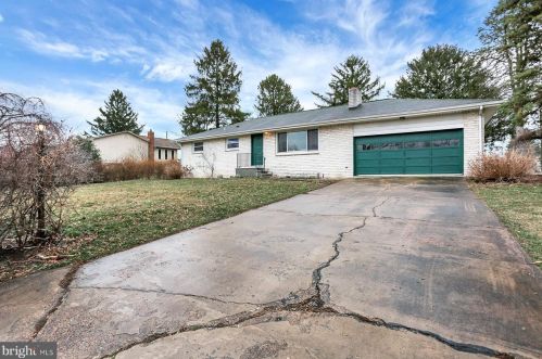 7841 Valleyview Ave, Harrisburg, PA 17112-3868