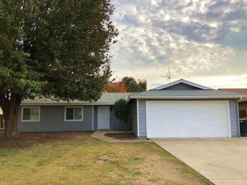 275 Pearl Dr, Lemoore, CA 93245-2134