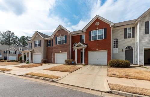 490 Lantern Wood Dr, Scottdale, GA 30079-1895