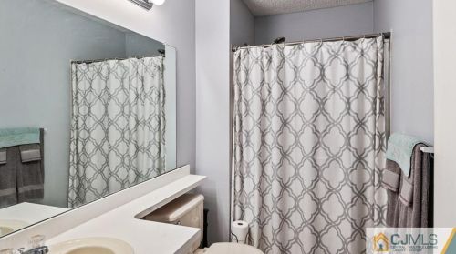 16 Willow Ct, Trenton NJ 08619-4626 exterior