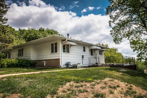 137 Circle Dr, Jackson, MN 56143-1011
