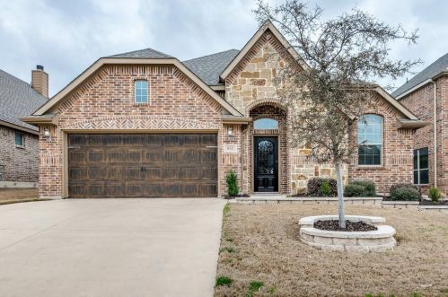 932 Albany Dr, Fort Worth, TX 76131