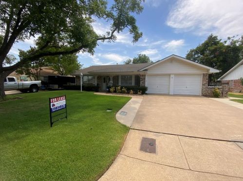 5016 Emerald Lake Dr, Fort Worth TX  76103-1333 exterior