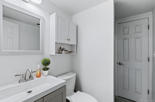 760 Evanston St, Aurora CO 80012-5718 exterior