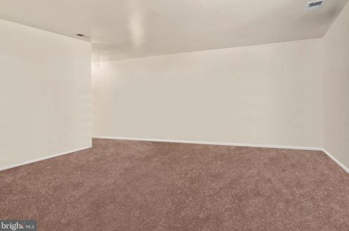 92 Wyndham Pl, Trenton NJ 08691-3127 exterior