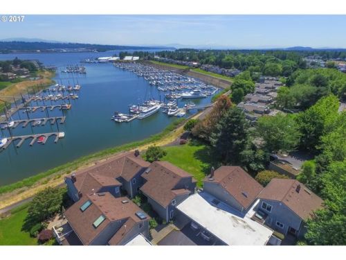 530 Hayden Bay Dr, Portland OR  97217-7962 exterior